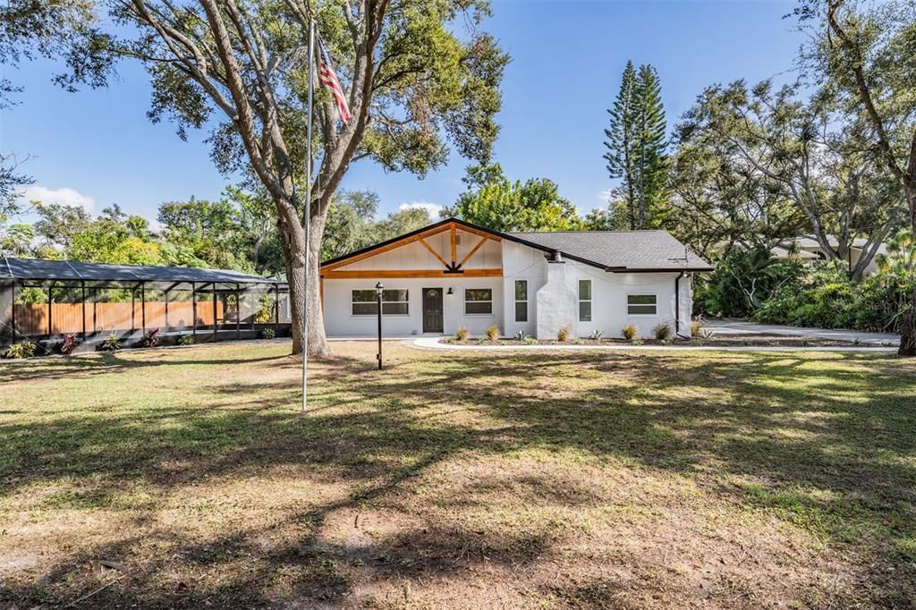 For Sale: $950,000 (4 beds, 2 baths, 1974 Square Feet)