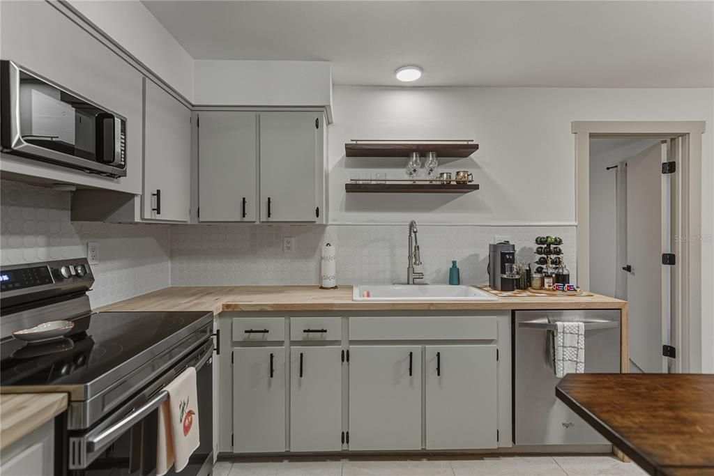 For Sale: $249,000 (3 beds, 2 baths, 1080 Square Feet)