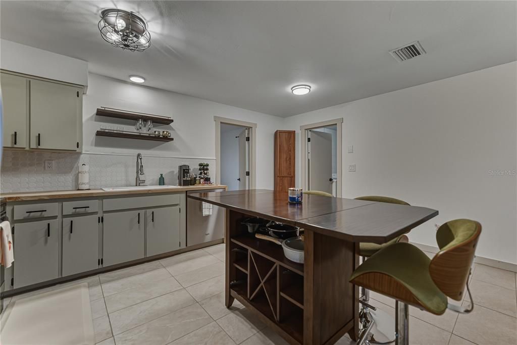 For Sale: $249,000 (3 beds, 2 baths, 1080 Square Feet)