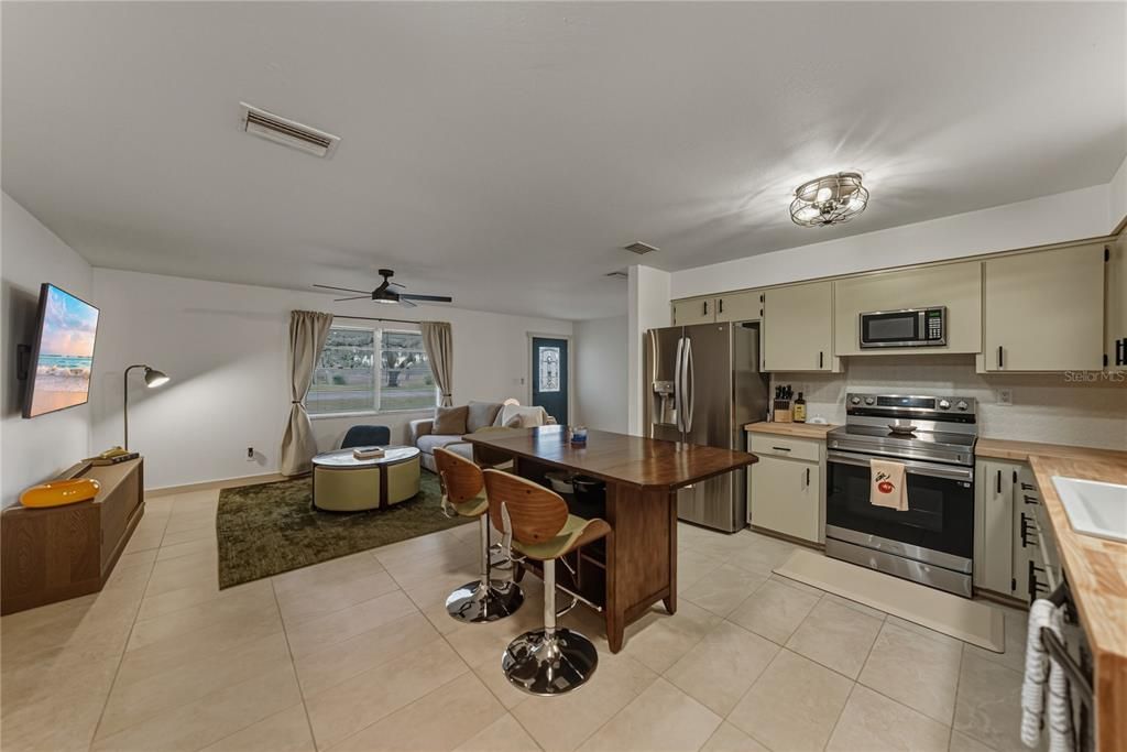 For Sale: $249,000 (3 beds, 2 baths, 1080 Square Feet)