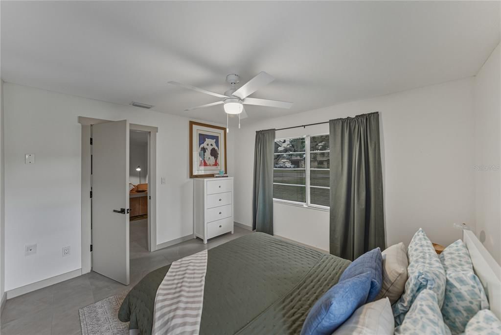 For Sale: $249,000 (3 beds, 2 baths, 1080 Square Feet)