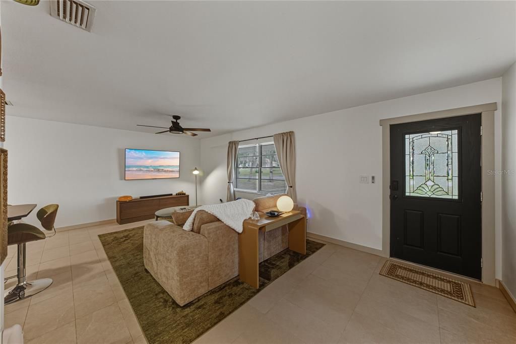 For Sale: $249,000 (3 beds, 2 baths, 1080 Square Feet)