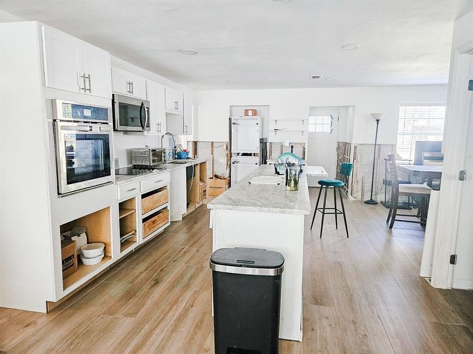 For Sale: $350,000 (2 beds, 1 baths, 1240 Square Feet)