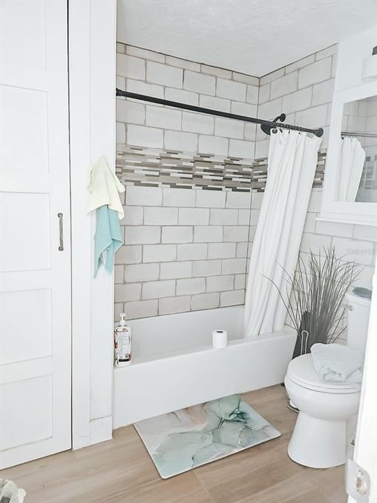 For Sale: $350,000 (2 beds, 1 baths, 1240 Square Feet)