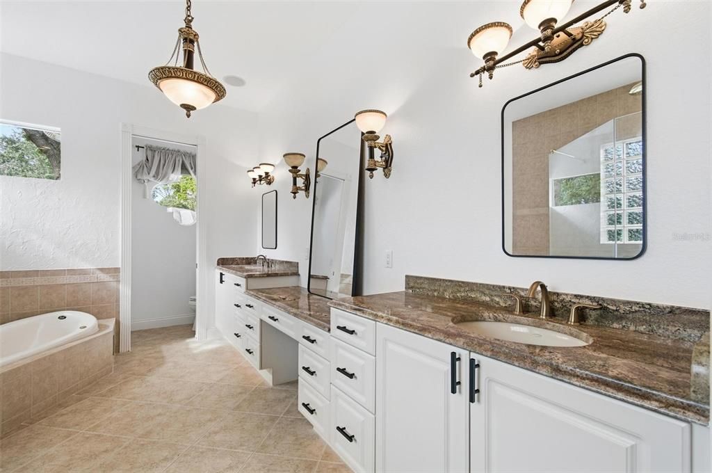 待售: $650,000 (4 贝兹, 2 浴室, 2900 平方英尺)