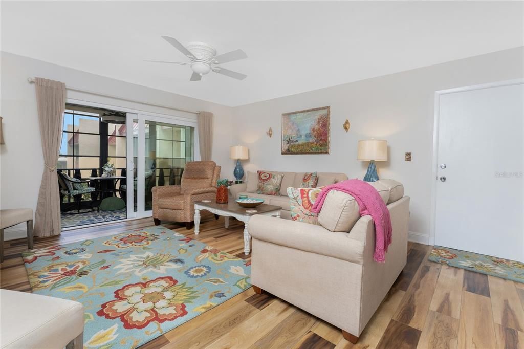 На продажу: $124,900 (1 спален, 1 ванн, 780 Квадратных фут)