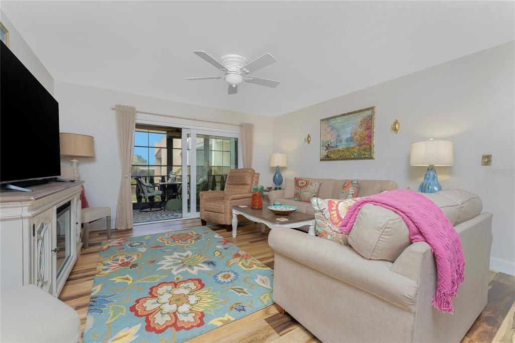 На продажу: $124,900 (1 спален, 1 ванн, 780 Квадратных фут)