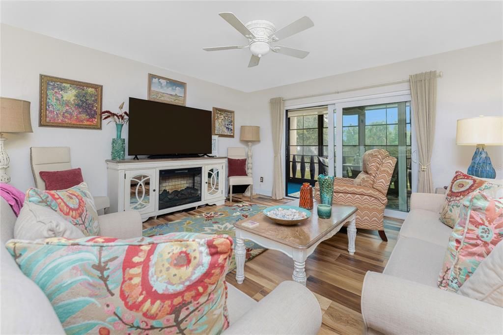 На продажу: $124,900 (1 спален, 1 ванн, 780 Квадратных фут)