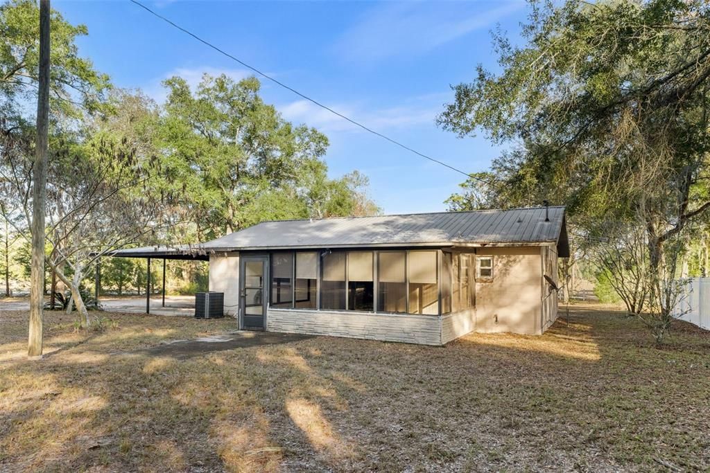 For Sale: $229,900 (2 beds, 2 baths, 1040 Square Feet)