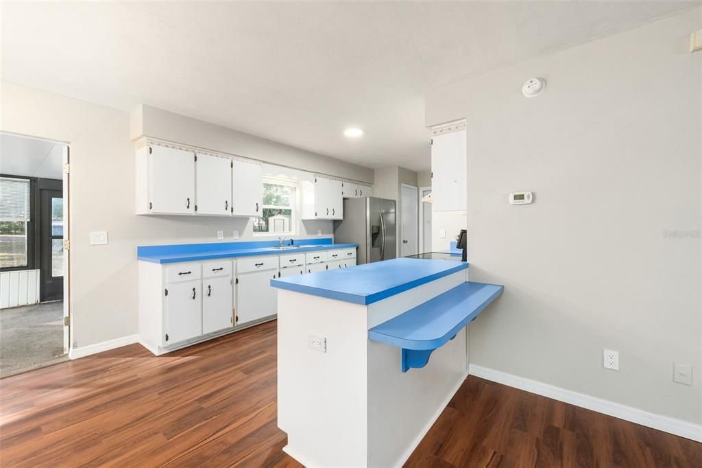 For Sale: $229,900 (2 beds, 2 baths, 1040 Square Feet)