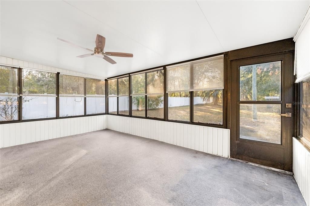 For Sale: $229,900 (2 beds, 2 baths, 1040 Square Feet)