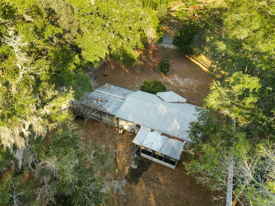 For Sale: $229,900 (2 beds, 2 baths, 1040 Square Feet)