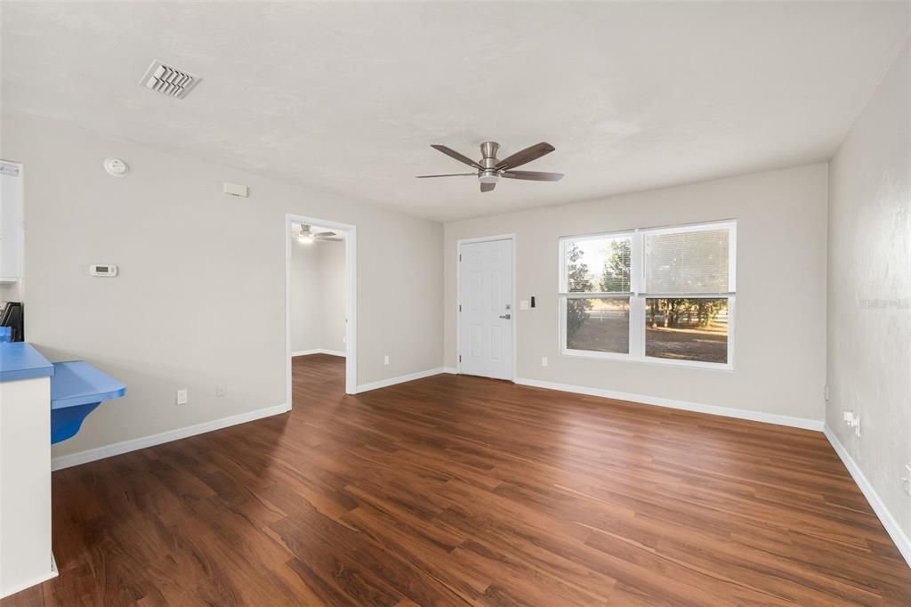 For Sale: $229,900 (2 beds, 2 baths, 1040 Square Feet)