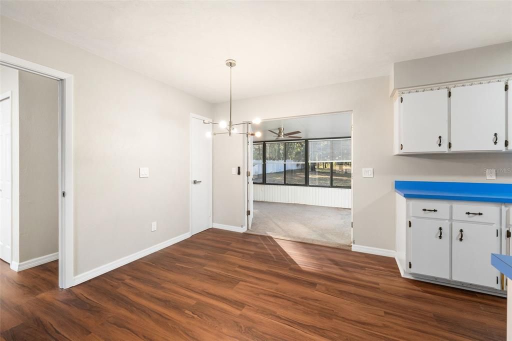 For Sale: $229,900 (2 beds, 2 baths, 1040 Square Feet)