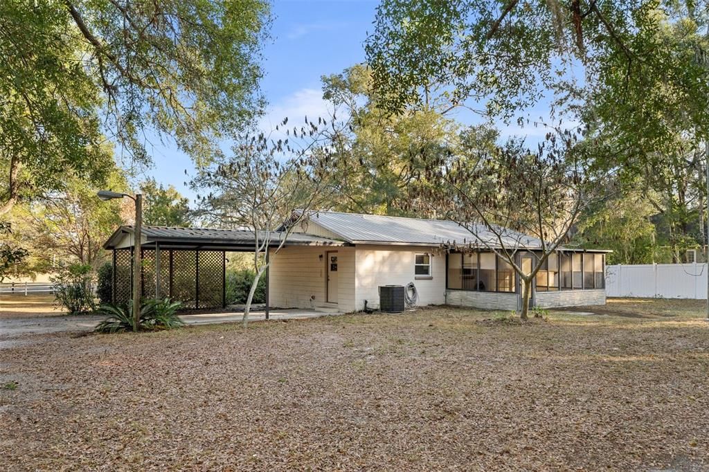 For Sale: $229,900 (2 beds, 2 baths, 1040 Square Feet)