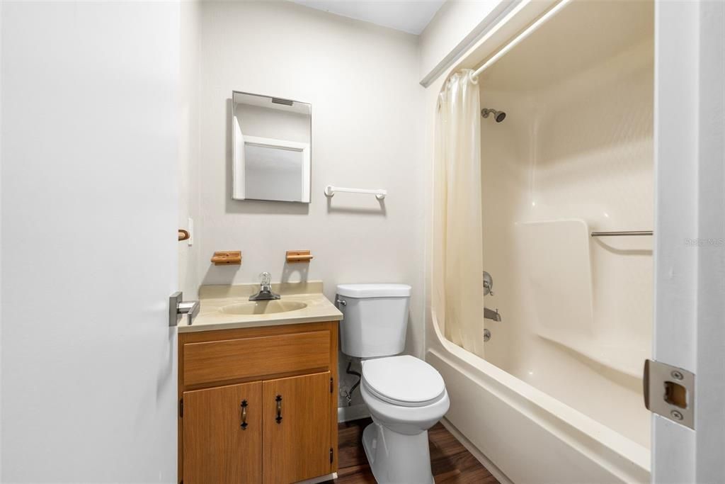 For Sale: $229,900 (2 beds, 2 baths, 1040 Square Feet)