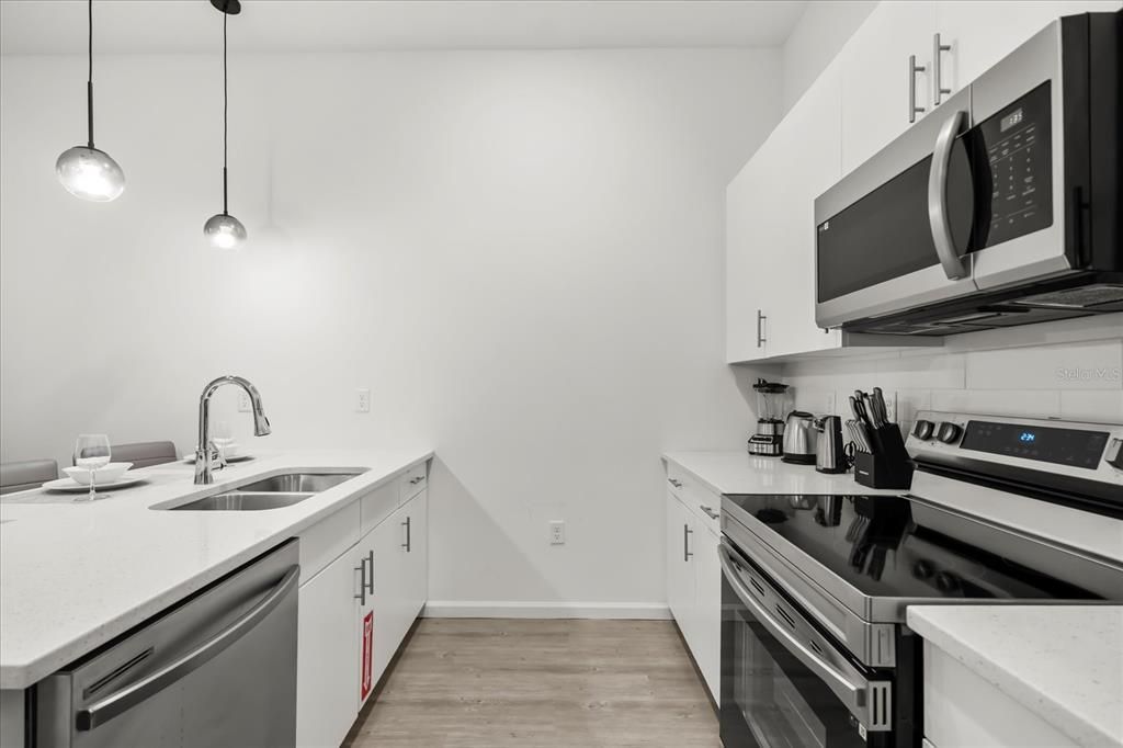 For Sale: $350,000 (4 beds, 4 baths, 2020 Square Feet)