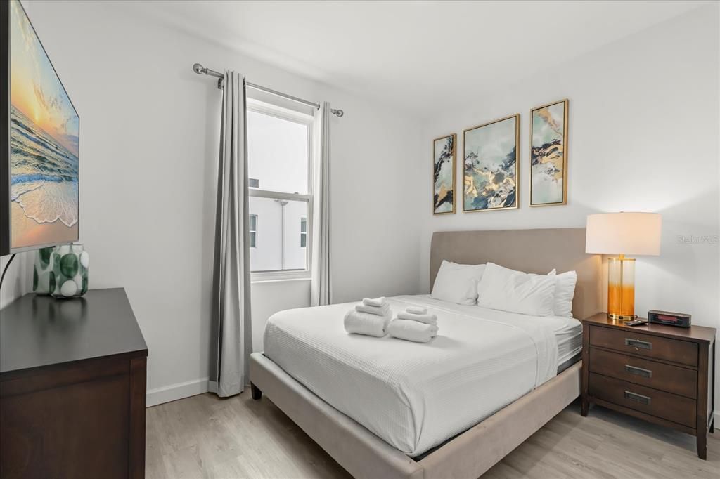 For Sale: $350,000 (4 beds, 4 baths, 2020 Square Feet)