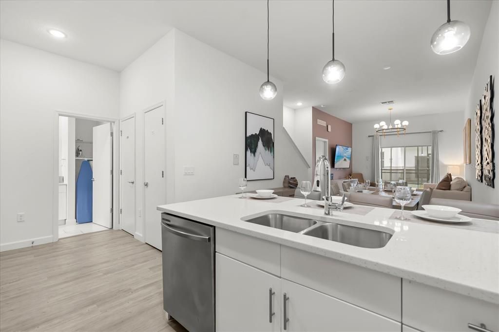 For Sale: $350,000 (4 beds, 4 baths, 2020 Square Feet)