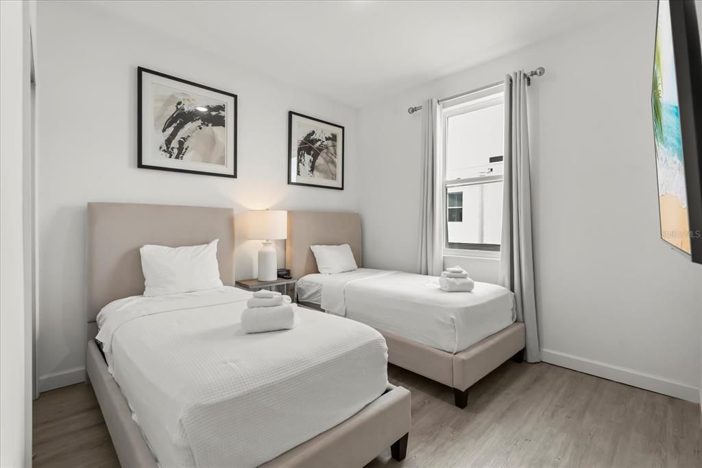 For Sale: $350,000 (4 beds, 4 baths, 2020 Square Feet)