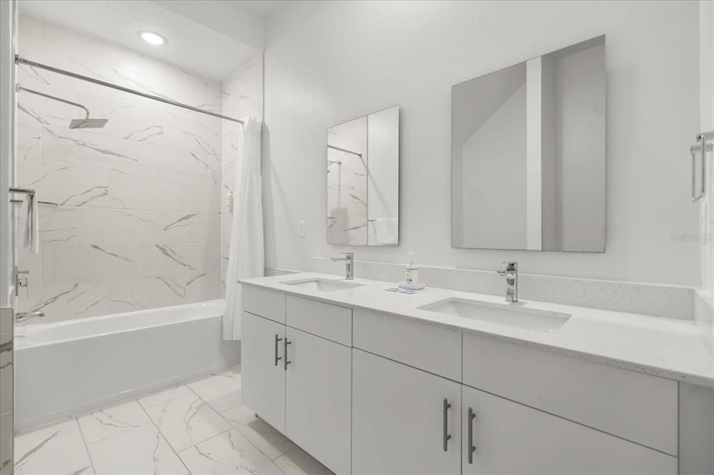 For Sale: $350,000 (4 beds, 4 baths, 2020 Square Feet)