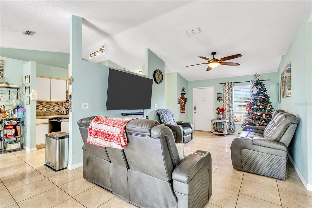 待售: $279,900 (3 贝兹, 2 浴室, 1314 平方英尺)