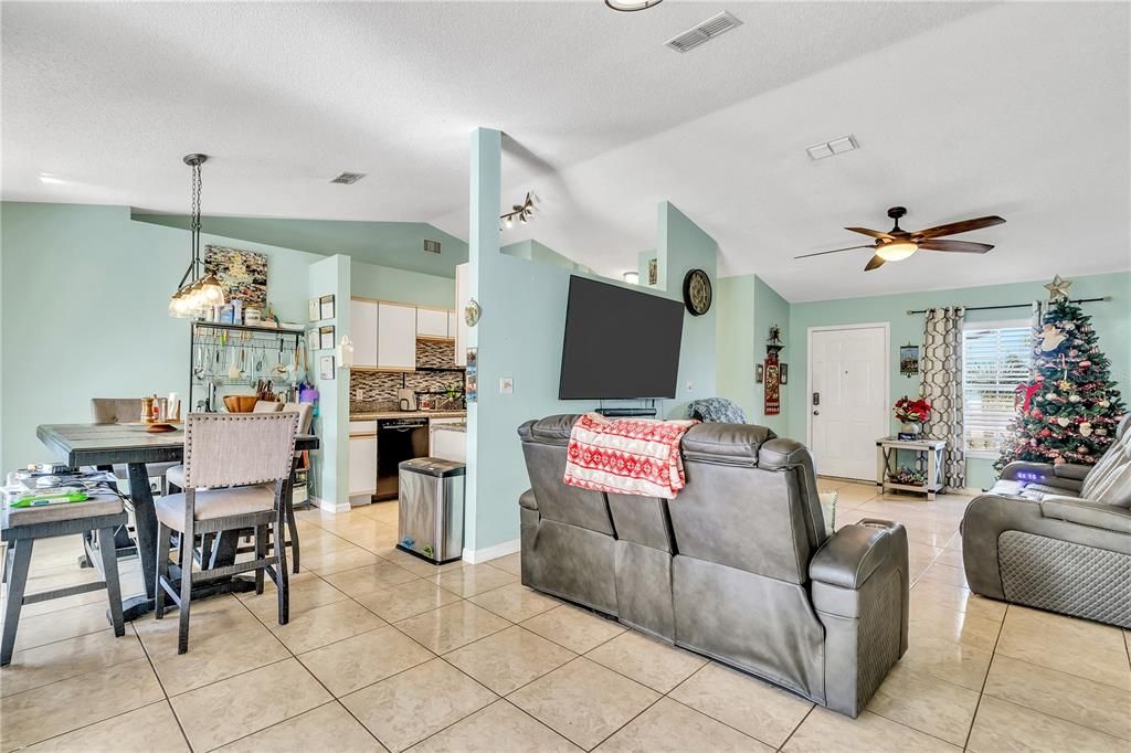 待售: $279,900 (3 贝兹, 2 浴室, 1314 平方英尺)