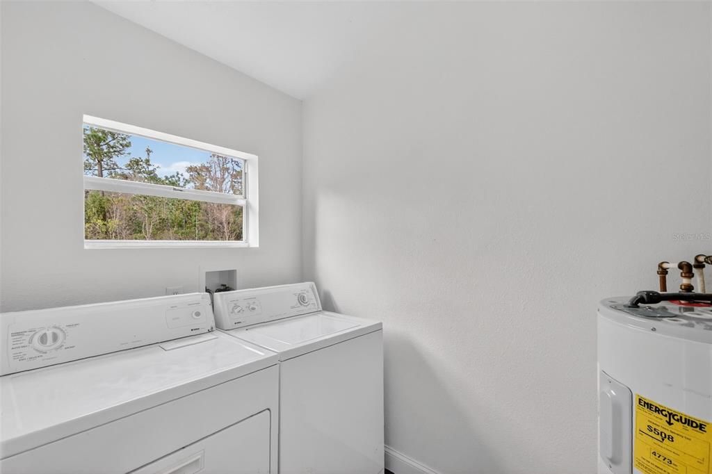 For Sale: $349,900 (3 beds, 2 baths, 1684 Square Feet)