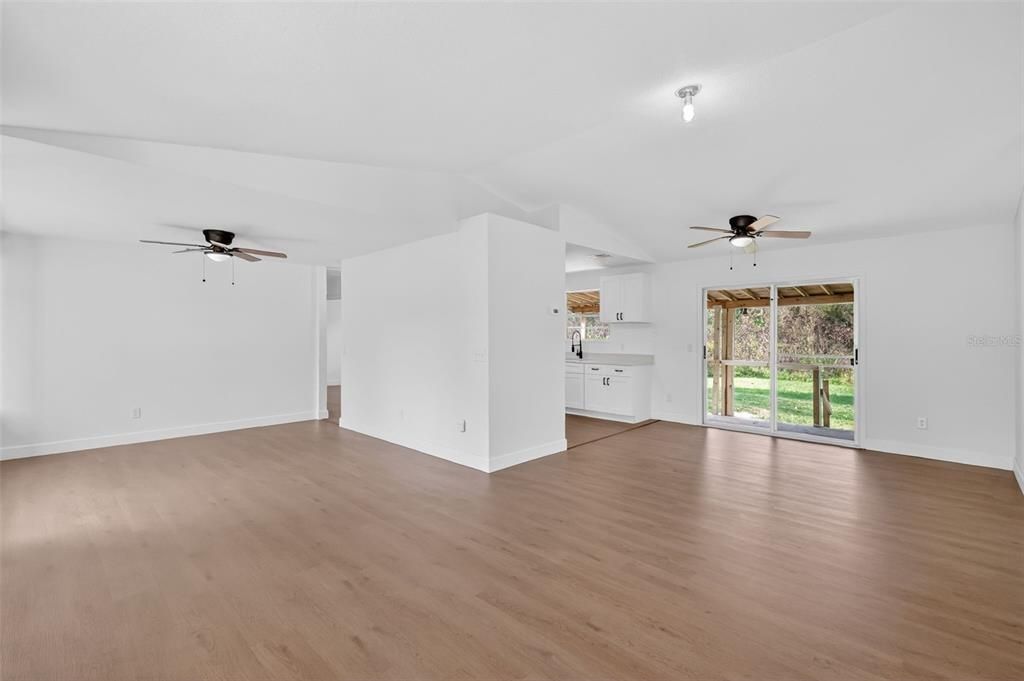 For Sale: $349,900 (3 beds, 2 baths, 1684 Square Feet)