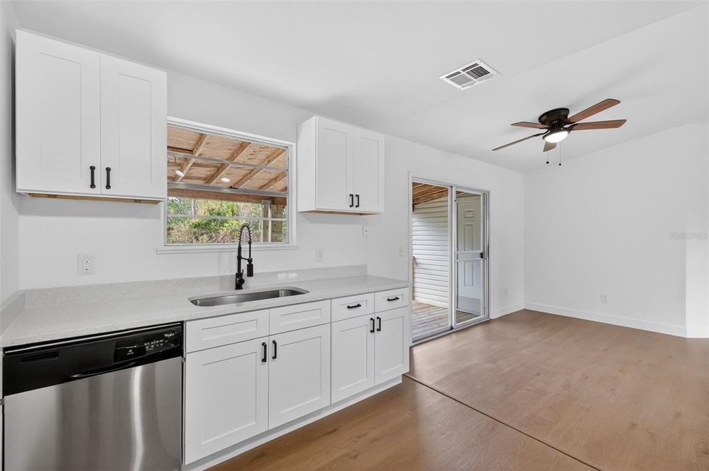 For Sale: $349,900 (3 beds, 2 baths, 1684 Square Feet)