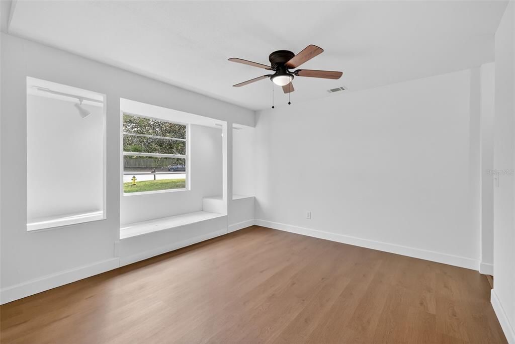 For Sale: $349,900 (3 beds, 2 baths, 1684 Square Feet)