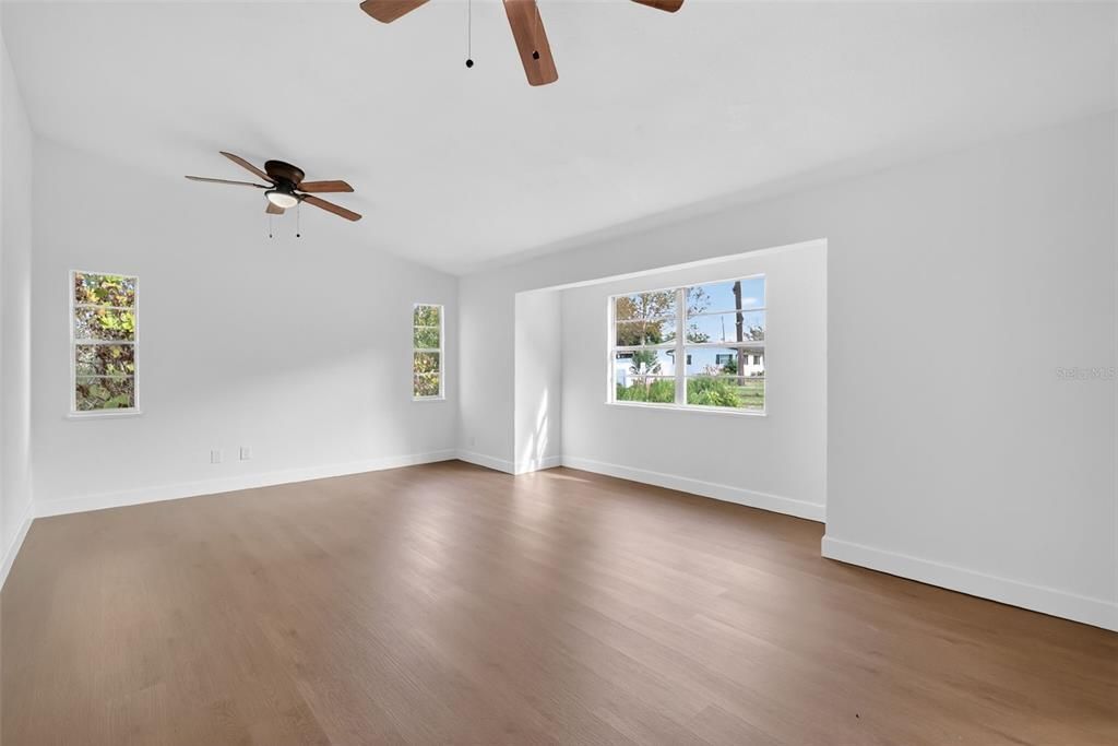 For Sale: $349,900 (3 beds, 2 baths, 1684 Square Feet)