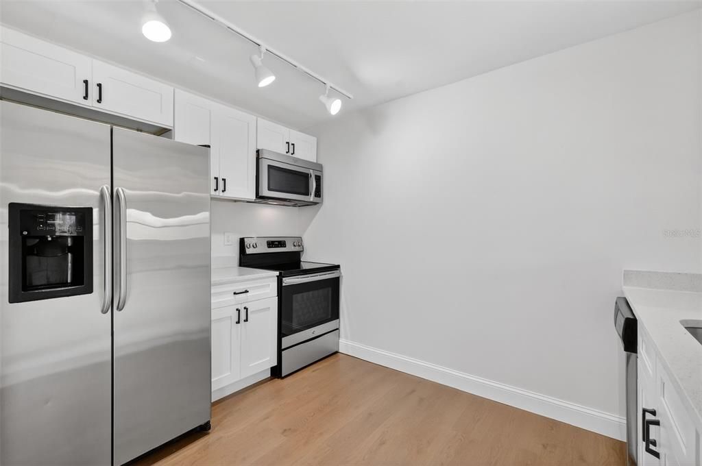 For Sale: $349,900 (3 beds, 2 baths, 1684 Square Feet)