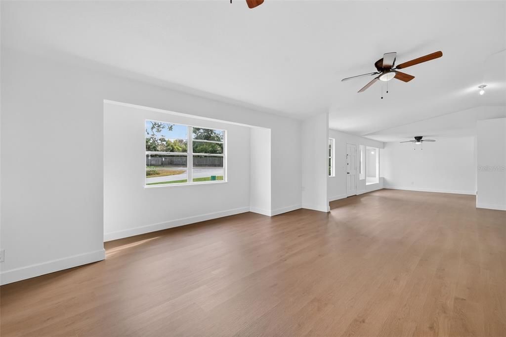 For Sale: $349,900 (3 beds, 2 baths, 1684 Square Feet)