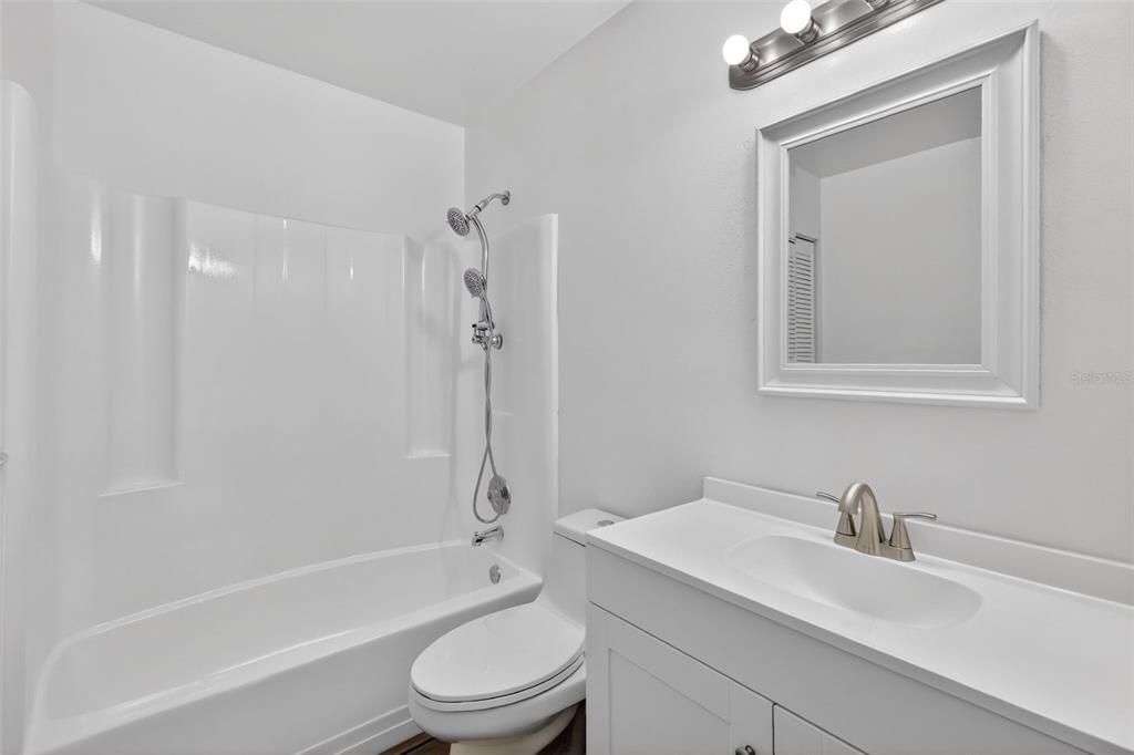 For Sale: $349,900 (3 beds, 2 baths, 1684 Square Feet)