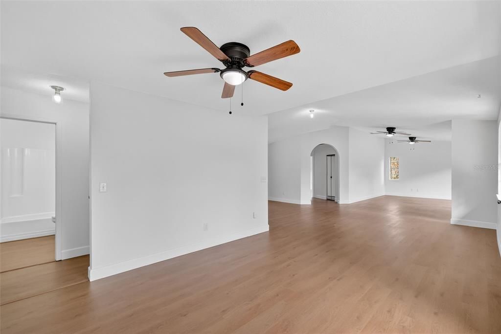 For Sale: $349,900 (3 beds, 2 baths, 1684 Square Feet)