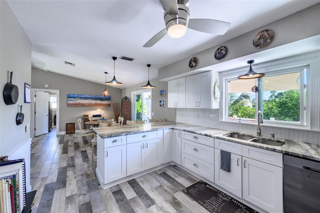 待售: $399,000 (2 贝兹, 2 浴室, 1198 平方英尺)