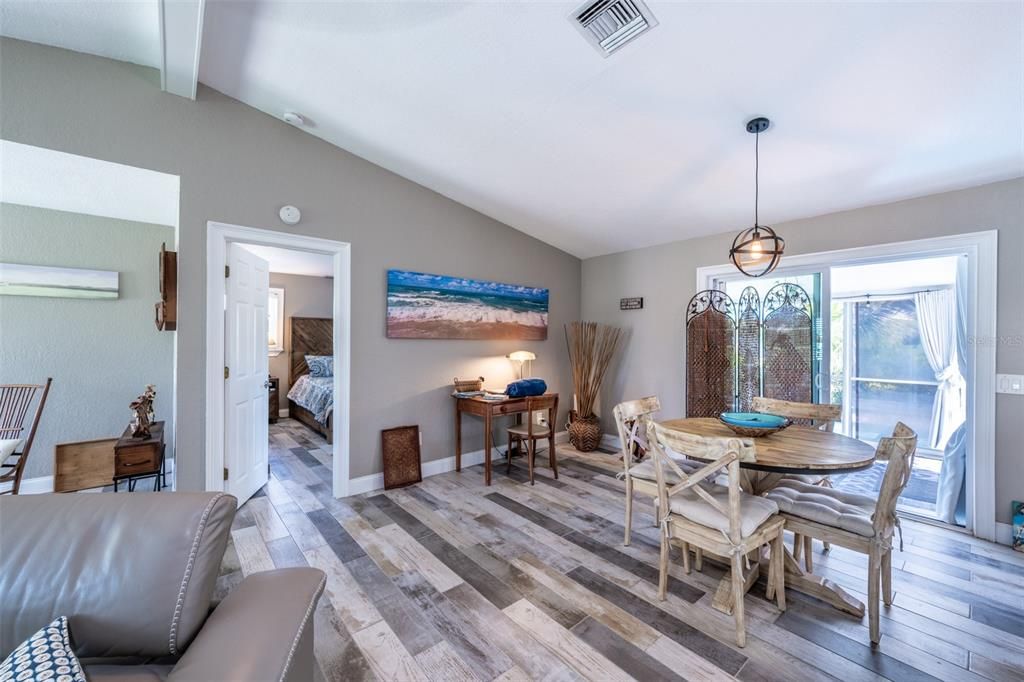 待售: $399,000 (2 贝兹, 2 浴室, 1198 平方英尺)