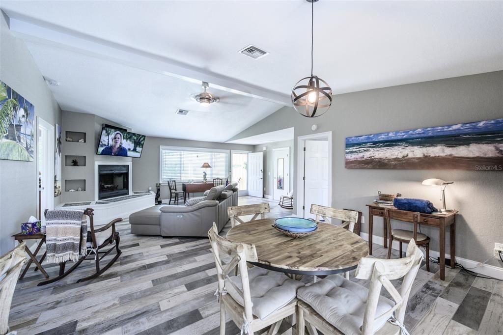 待售: $399,000 (2 贝兹, 2 浴室, 1198 平方英尺)