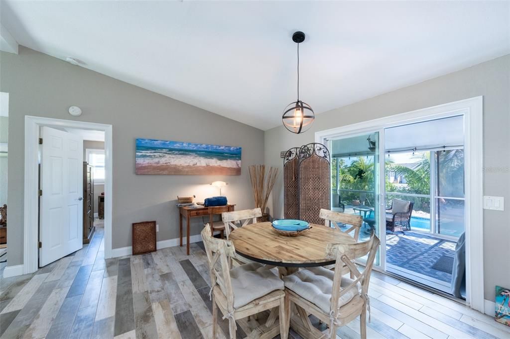 待售: $399,000 (2 贝兹, 2 浴室, 1198 平方英尺)