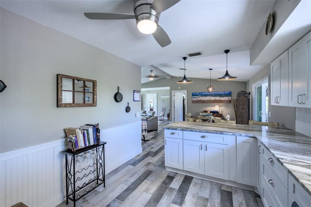 待售: $399,000 (2 贝兹, 2 浴室, 1198 平方英尺)