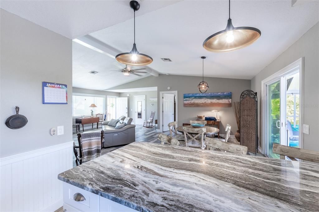 待售: $399,000 (2 贝兹, 2 浴室, 1198 平方英尺)