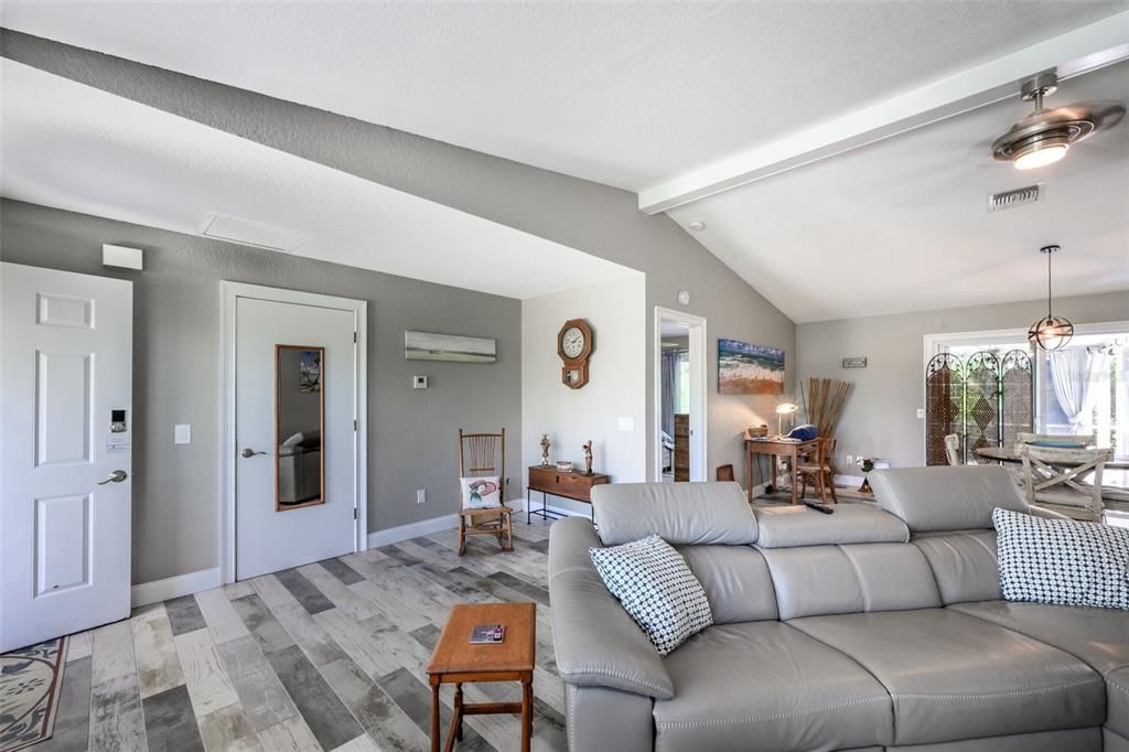 待售: $399,000 (2 贝兹, 2 浴室, 1198 平方英尺)