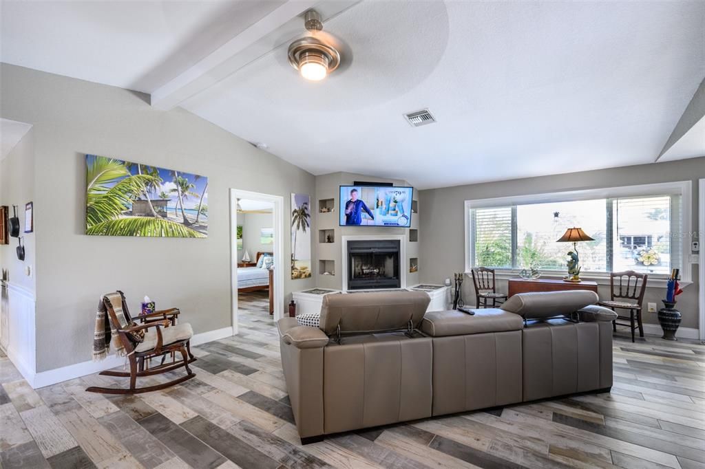 待售: $399,000 (2 贝兹, 2 浴室, 1198 平方英尺)