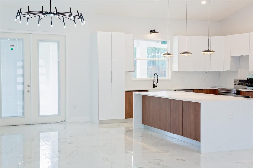 待售: $499,900 (4 贝兹, 3 浴室, 2053 平方英尺)