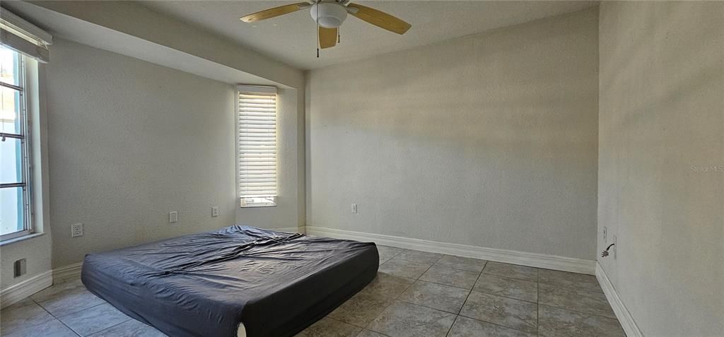 На продажу: $350,000 (3 спален, 2 ванн, 1818 Квадратных фут)