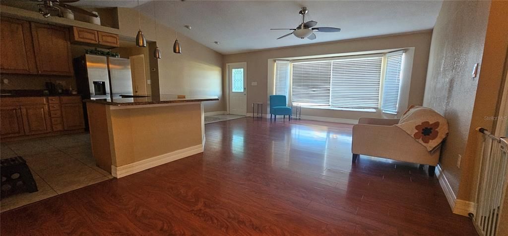 На продажу: $350,000 (3 спален, 2 ванн, 1818 Квадратных фут)