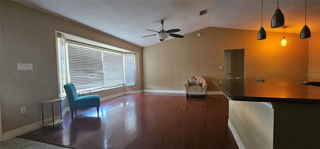 На продажу: $350,000 (3 спален, 2 ванн, 1818 Квадратных фут)