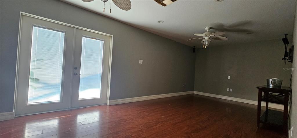 На продажу: $350,000 (3 спален, 2 ванн, 1818 Квадратных фут)