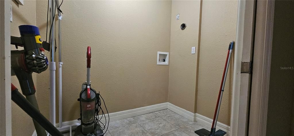 На продажу: $350,000 (3 спален, 2 ванн, 1818 Квадратных фут)